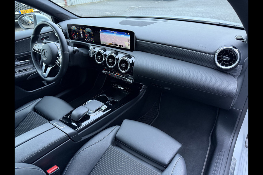 Mercedes-Benz A-Klasse 220 Advantage (Automatische Airco - Navigatie - LED - Stoelverwarming - Camera - Parkeersensoren V+A)