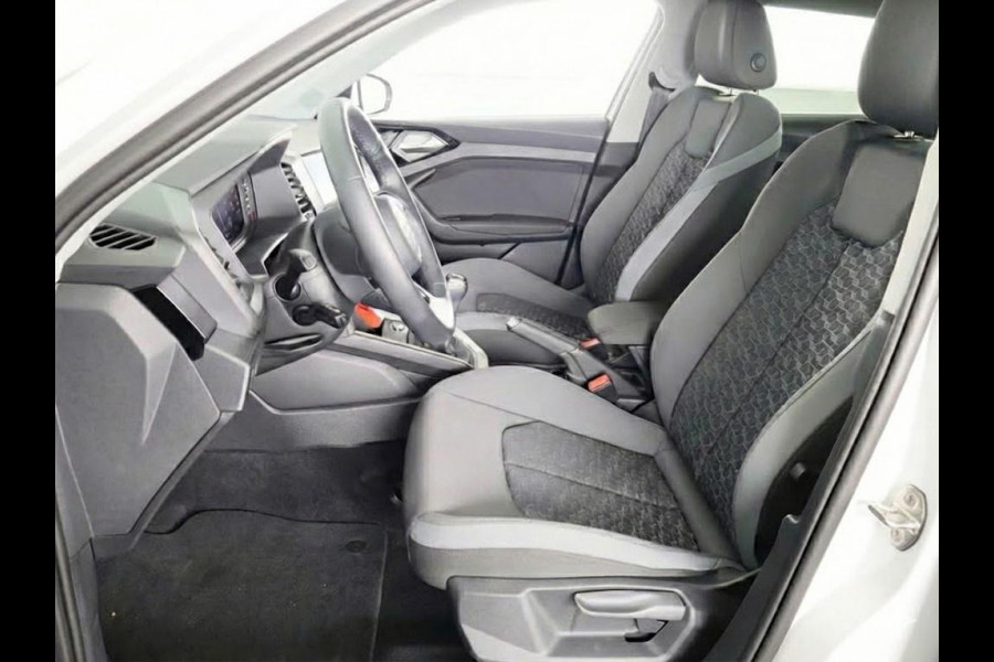 Audi A1 Sportback Advanced edition 25 TFSI 95 pk | Sportstoelen | Ledlampen voor en achter | Optiekpakket zwart plus | Spiegels inklapbaar |