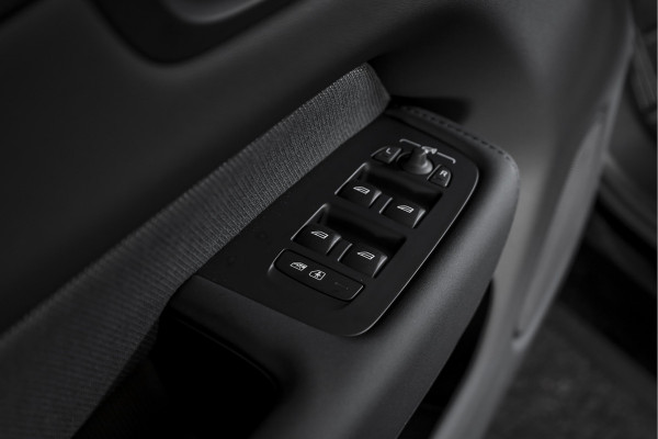 Volvo XC60 2.0 T6 Plug-in hybrid AWD Plus Black Edition - Facelift MY26 | Lighting Pack | 360 Camera | Dig. Cockpit | Adapt. Cruise | Elek. Klep | Stoel-+Stuurverw. | Harman/Kardon | NAV+App. Connect | ECC | LM 21" | 7432