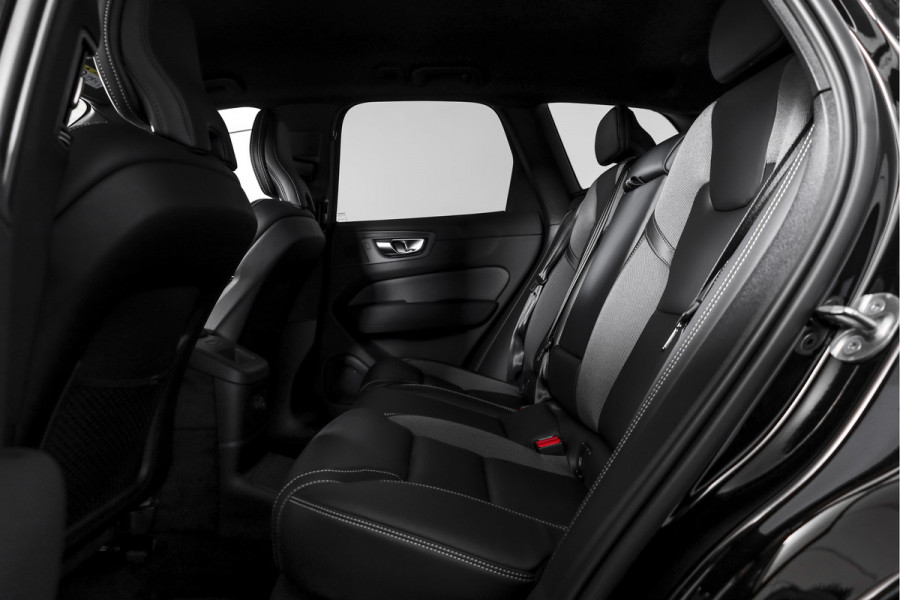 Volvo XC60 2.0 T6 Plug-in hybrid AWD Plus Black Edition - Facelift MY26 | Lighting Pack | 360 Camera | Dig. Cockpit | Adapt. Cruise | Elek. Klep | Stoel-+Stuurverw. | Harman/Kardon | NAV+App. Connect | ECC | LM 21" | 7432