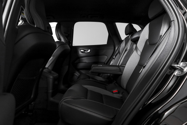 Volvo XC60 2.0 T6 Plug-in hybrid AWD Plus Black Edition - Facelift MY26 | Lighting Pack | 360 Camera | Dig. Cockpit | Adapt. Cruise | Elek. Klep | Stoel-+Stuurverw. | Harman/Kardon | NAV+App. Connect | ECC | LM 21" | 7432