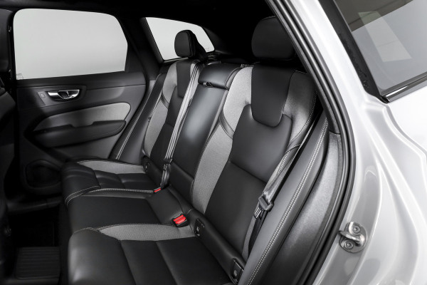 Volvo XC60 2.0 T8 Plug-in hybrid AWD Ultra Black Edition Facelift | Luchtvering | Harmon Kardon | S/K Panodak | Dig.Cockpit | Adapt.Cruise | Stoel-+Stuurverw. | 360 Camera | NAV+App.Connect | Auto.Airco | LM 21" | 5090