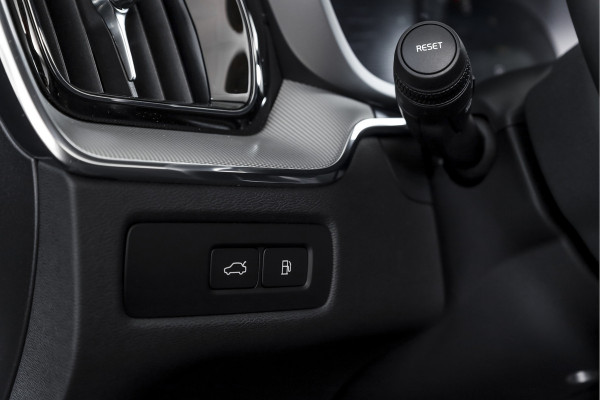 Volvo XC60 2.0 T8 Plug-in hybrid AWD Ultra Black Edition Facelift | Luchtvering | Harmon Kardon | S/K Panodak | Dig.Cockpit | Adapt.Cruise | Stoel-+Stuurverw. | 360 Camera | NAV+App.Connect | Auto.Airco | LM 21" | 5090