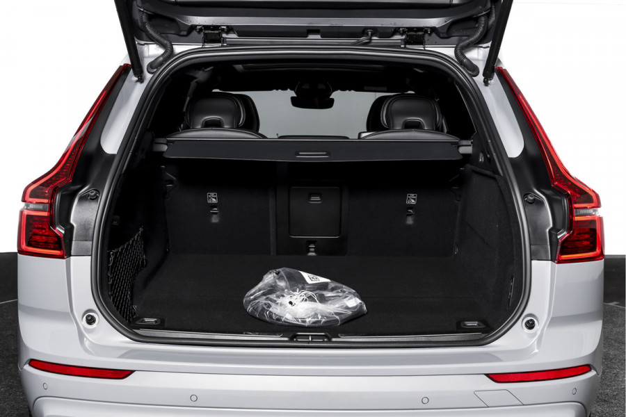 Volvo XC60 2.0 T8 Plug-in hybrid AWD Ultra Black Edition Facelift | Luchtvering | Harmon Kardon | S/K Panodak | Dig.Cockpit | Adapt.Cruise | Stoel-+Stuurverw. | 360 Camera | NAV+App.Connect | Auto.Airco | LM 21" | 5090