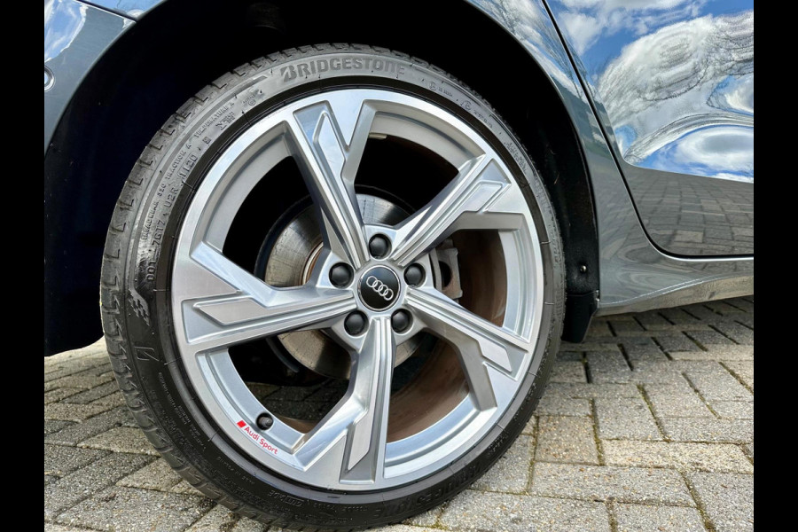 Audi A3 Limousine 35 TFSI edition one S-Line Panoramadak Virtual cockpit LED