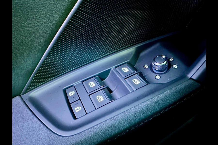 Audi A3 Limousine 35 TFSI edition one S-Line Panoramadak Virtual cockpit LED