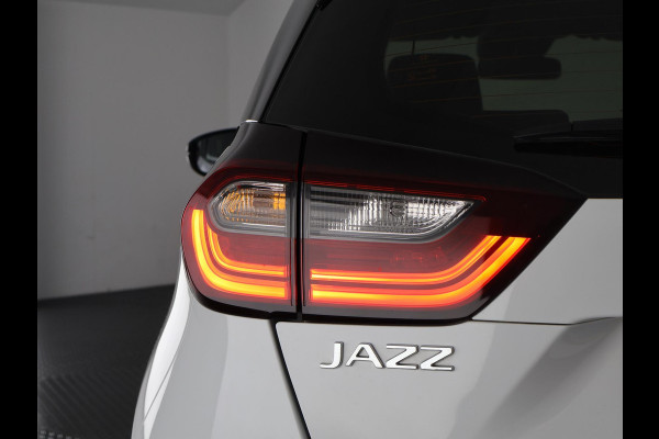 Honda Jazz 1.5 HEV ELEGANCE BI-TONE 1e EIG . GARANTIE 2033* STOELVERWARMING . CRUISE CONTROL . BLUETOOTH . ELEKTRISCHE RAMEN V+A