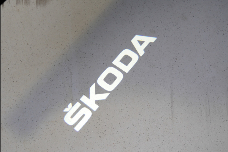 Škoda Karoq 1.5 TSI ACT Panodak Navi Virtual Stoelverwarming Cruise PDC LM velgen