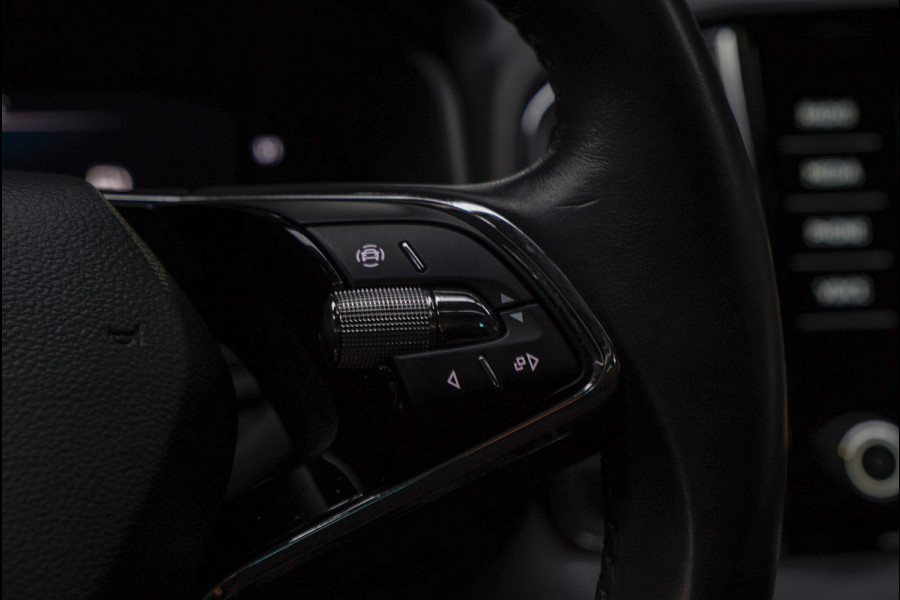 Škoda Karoq 1.5 TSI ACT Panodak Navi Virtual Stoelverwarming Cruise PDC LM velgen