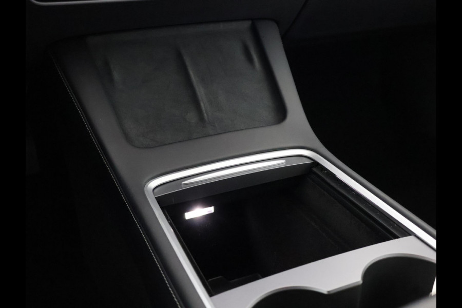 Tesla Model 3 LONGRANGE AWD 1e EIG ACCU SOD 92% ! GARANTIE 2031* RANGE TOT 592 KM WLTP !!!   BIJNA 2021 .TREKHAAK . PANORAMA DAK . VOOR & ACHTERSTOELEN VERWARMD . KEYLESS