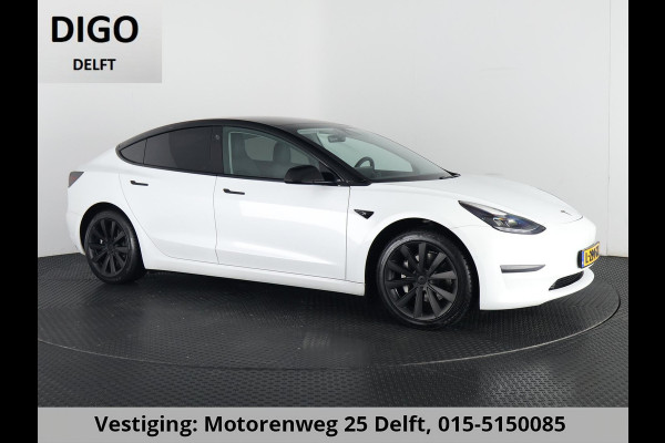 Tesla Model 3 RWD 60KWH 1e EIG SOD ACCU 89% GARANTIE 2031 BI-TONE BODY. DODEHOEK CAMERA . PARKEERSENSOREN V+A . STOELVERWARMING . PANORAMADAK . APPLE CARPLAY & ANDROID AUTO
