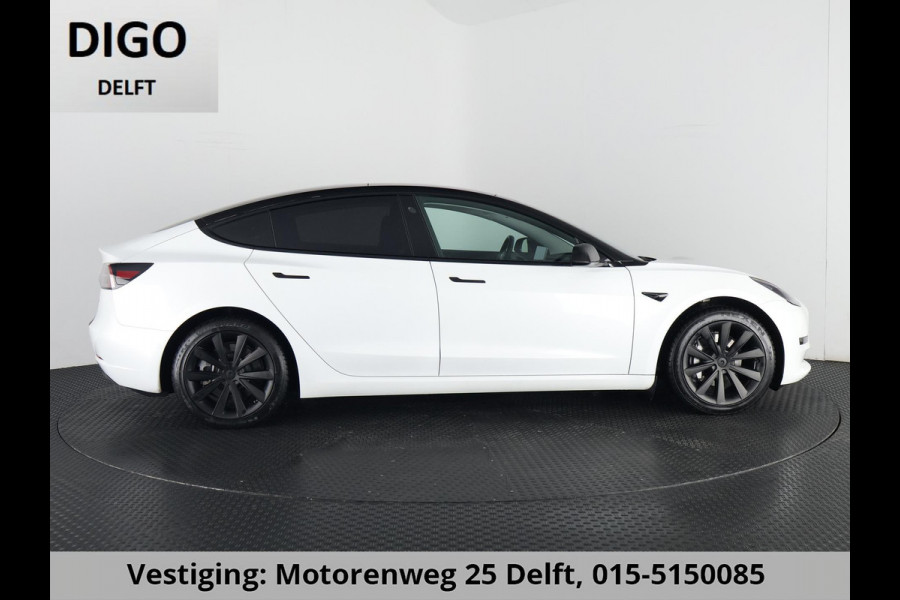 Tesla Model 3 RWD 60KWH 1e EIG SOD ACCU 89% GARANTIE 2031 BI-TONE BODY. DODEHOEK CAMERA . PARKEERSENSOREN V+A . STOELVERWARMING . PANORAMADAK . APPLE CARPLAY & ANDROID AUTO