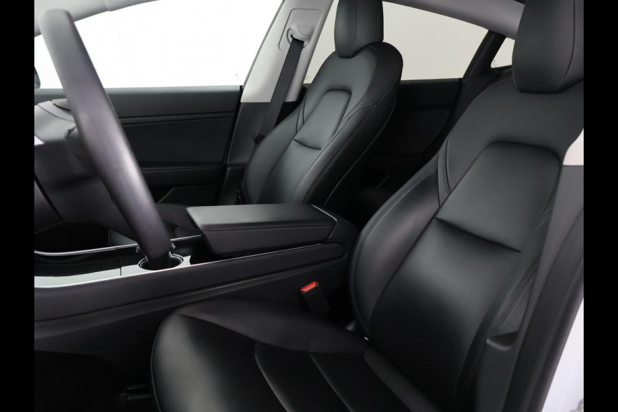 Tesla Model 3 RWD 60KWH 1e EIG SOD ACCU 89% GARANTIE 2031 BI-TONE BODY. DODEHOEK CAMERA . PARKEERSENSOREN V+A . STOELVERWARMING . PANORAMADAK . APPLE CARPLAY & ANDROID AUTO