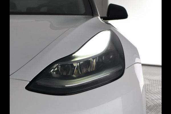 Tesla Model 3 RWD 60KWH 1e EIG SOD ACCU 89% GARANTIE 2031 BI-TONE BODY. DODEHOEK CAMERA . PARKEERSENSOREN V+A . STOELVERWARMING . PANORAMADAK . APPLE CARPLAY & ANDROID AUTO