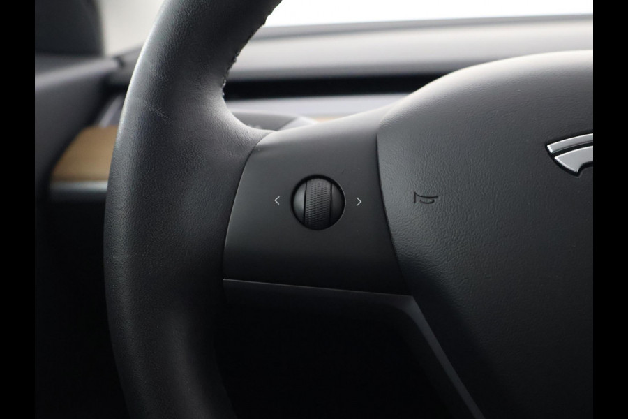 Tesla Model 3 RWD 60KWH 1e EIG SOD ACCU 89% GARANTIE 2031 BI-TONE BODY. DODEHOEK CAMERA . PARKEERSENSOREN V+A . STOELVERWARMING . PANORAMADAK . APPLE CARPLAY & ANDROID AUTO