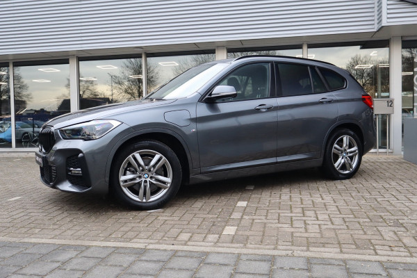 BMW X1 XDrive25e M-Sport Automaat 220 Pk / Nav / Climate / Cruise / Led / Lichtmetaal.