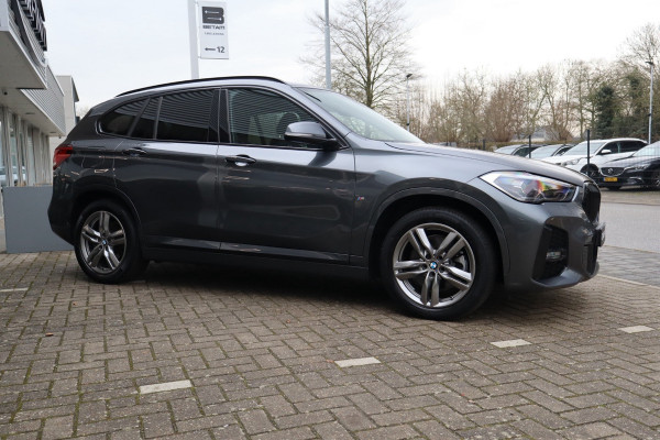 BMW X1 XDrive25e M-Sport Automaat 220 Pk / Nav / Climate / Cruise / Led / Lichtmetaal.