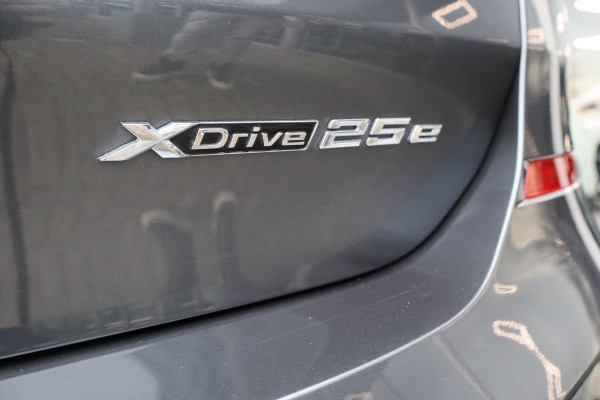 BMW X1 XDrive25e M-Sport Automaat 220 Pk / Nav / Climate / Cruise / Led / Lichtmetaal.