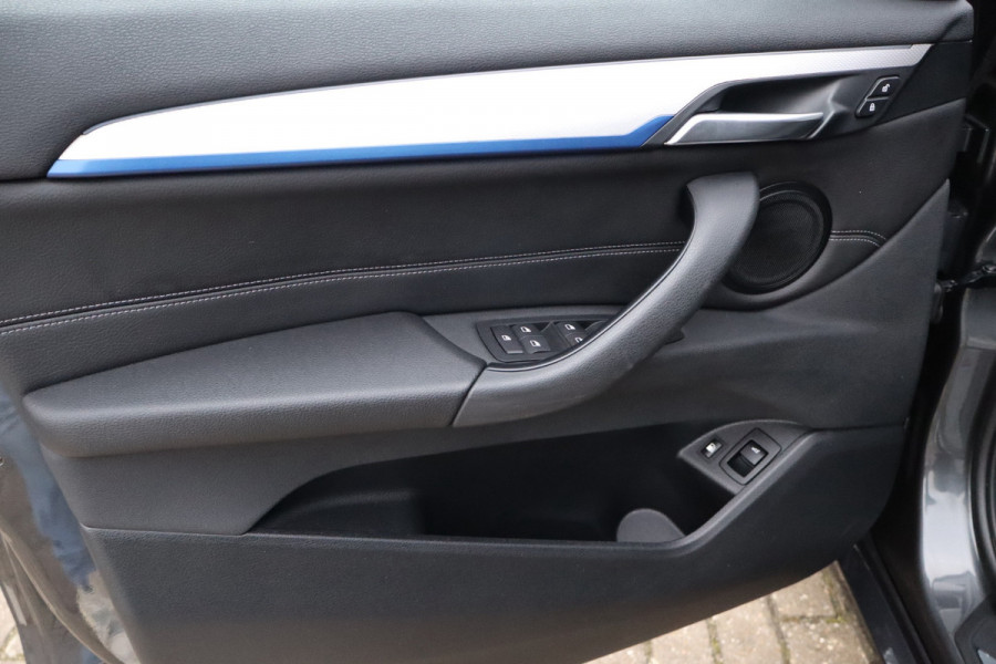 BMW X1 XDrive25e M-Sport Automaat 220 Pk / Nav / Climate / Cruise / Led / Lichtmetaal.