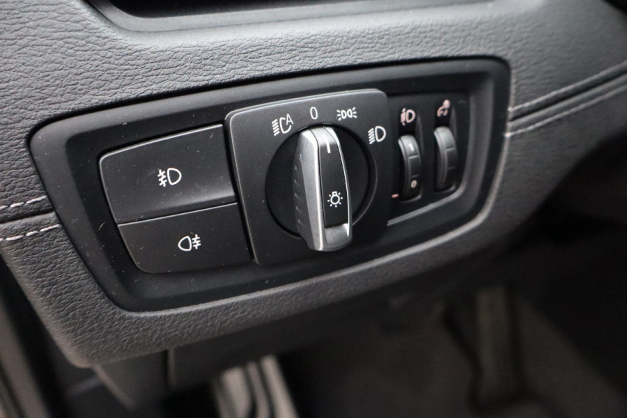 BMW X1 XDrive25e M-Sport Automaat 220 Pk / Nav / Climate / Cruise / Led / Lichtmetaal.