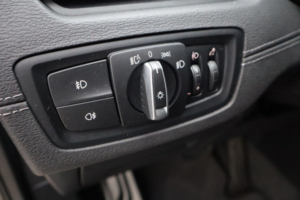 BMW X1 XDrive25e M-Sport Automaat 220 Pk / Nav / Climate / Cruise / Led / Lichtmetaal.