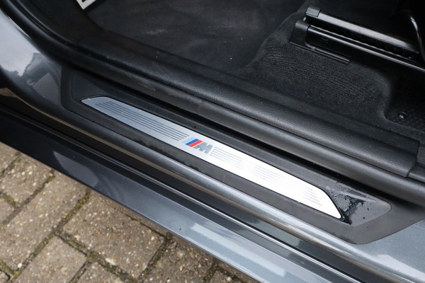 BMW X1 XDrive25e M-Sport Automaat 220 Pk / Nav / Climate / Cruise / Led / Lichtmetaal.