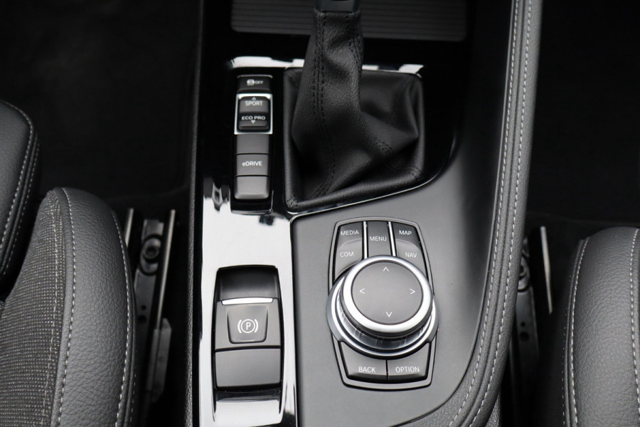 BMW X1 XDrive25e M-Sport Automaat 220 Pk / Nav / Climate / Cruise / Led / Lichtmetaal.