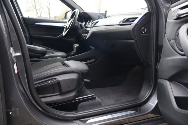 BMW X1 XDrive25e M-Sport Automaat 220 Pk / Nav / Climate / Cruise / Led / Lichtmetaal.