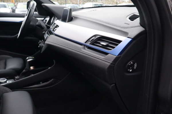 BMW X1 XDrive25e M-Sport Automaat 220 Pk / Nav / Climate / Cruise / Led / Lichtmetaal.