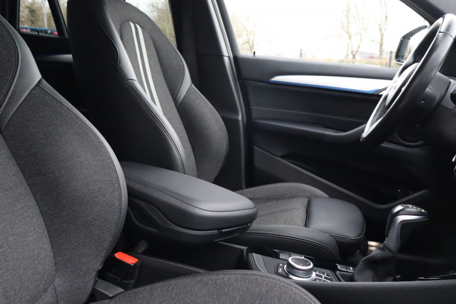 BMW X1 XDrive25e M-Sport Automaat 220 Pk / Nav / Climate / Cruise / Led / Lichtmetaal.