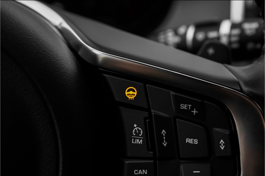 Jaguar E-Pace 2.0 P250 AWD HSE R-Dynamic CarPlay Trekhaak Camera 19"