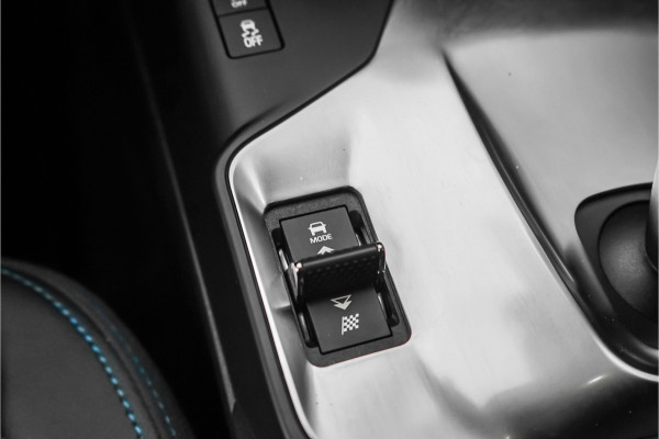 Jaguar E-Pace 2.0 P250 AWD HSE R-Dynamic CarPlay Trekhaak Camera 19"