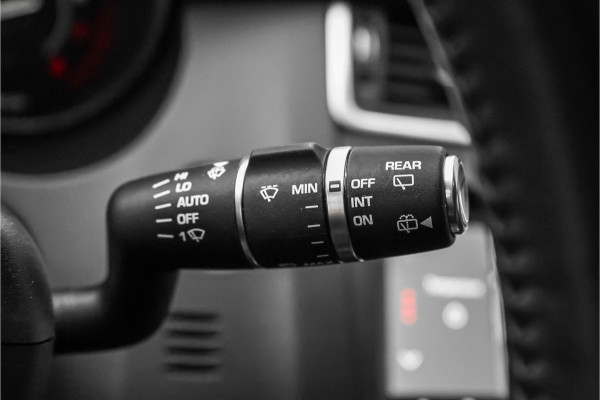 Jaguar E-Pace 2.0 P250 AWD HSE R-Dynamic CarPlay Trekhaak Camera 19"