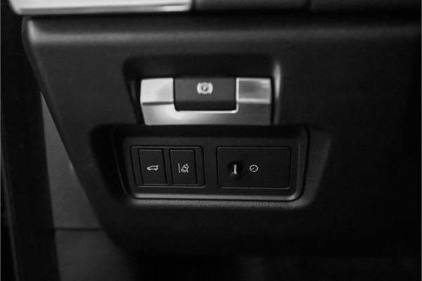 Jaguar E-Pace 2.0 P250 AWD HSE R-Dynamic CarPlay Trekhaak Camera 19"