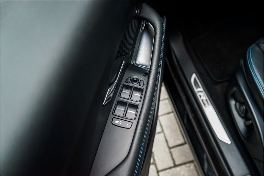 Jaguar E-Pace 2.0 P250 AWD HSE R-Dynamic CarPlay Trekhaak Camera 19"