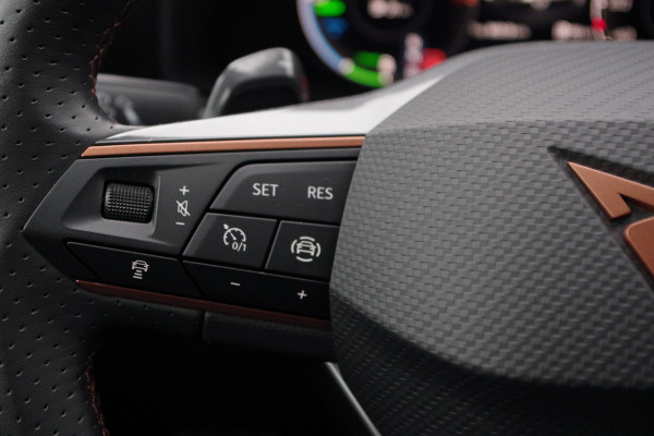 CUPRA Formentor 1.4 e-Hybrid 245 PK VZ Copper Edition PHEV, Panoramadak, Memory, Camera