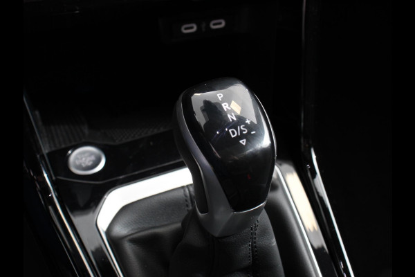 Volkswagen T-Roc 1.5 TSI R-Line+Blackpack | Panoramadak | Climate control | Adaptieve cruise control | Panoramadak | LED | Navigatie | Achteruitrijcamera | Parkeersensoren | Apple Carplay/ Android Auto | Radio