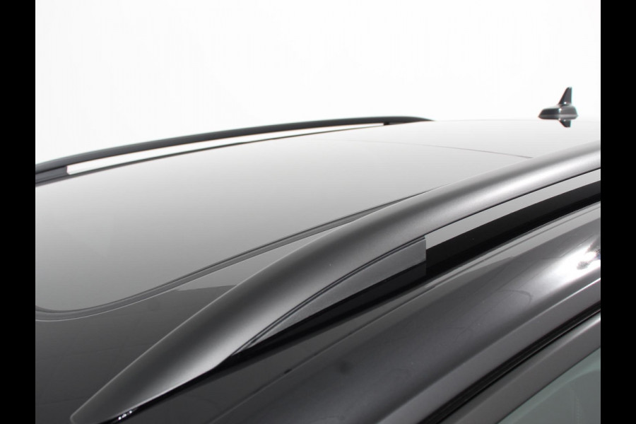 Volkswagen T-Roc 1.5 TSI R-Line+Blackpack | Panoramadak | Climate control | Adaptieve cruise control | Panoramadak | LED | Navigatie | Achteruitrijcamera | Parkeersensoren | Apple Carplay/ Android Auto | Radio