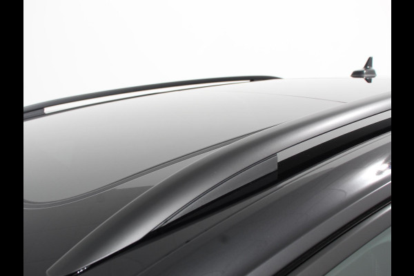 Volkswagen T-Roc 1.5 TSI R-Line+Blackpack | Panoramadak | Climate control | Adaptieve cruise control | Panoramadak | LED | Navigatie | Achteruitrijcamera | Parkeersensoren | Apple Carplay/ Android Auto | Radio