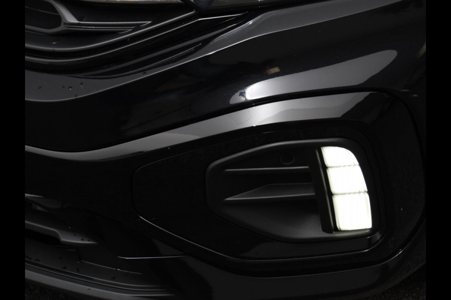 Volkswagen T-Roc 1.5 TSI R-Line+Blackpack | Panoramadak | Climate control | Adaptieve cruise control | Panoramadak | LED | Navigatie | Achteruitrijcamera | Parkeersensoren | Apple Carplay/ Android Auto | Radio