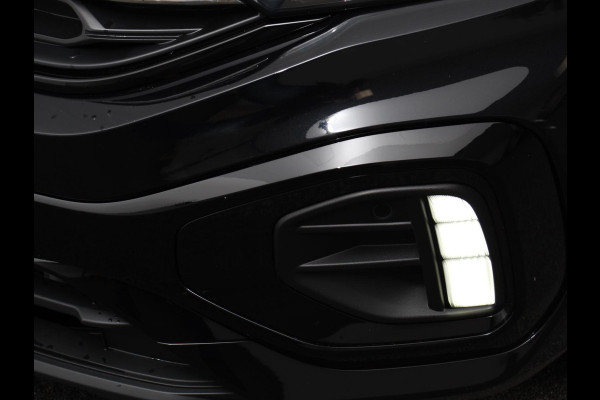 Volkswagen T-Roc 1.5 TSI R-Line+Blackpack | Panoramadak | Climate control | Adaptieve cruise control | Panoramadak | LED | Navigatie | Achteruitrijcamera | Parkeersensoren | Apple Carplay/ Android Auto | Radio