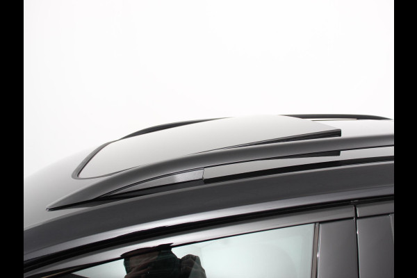 Volkswagen T-Roc 1.5 TSI R-Line+Blackpack | Panoramadak | Climate control | Adaptieve cruise control | Panoramadak | LED | Navigatie | Achteruitrijcamera | Parkeersensoren | Apple Carplay/ Android Auto | Radio