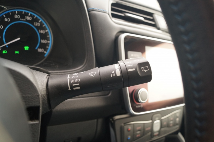 Nissan Leaf N-Connecta 40kWh -SOH90%-NAVI-ECC-PDC-CAM-