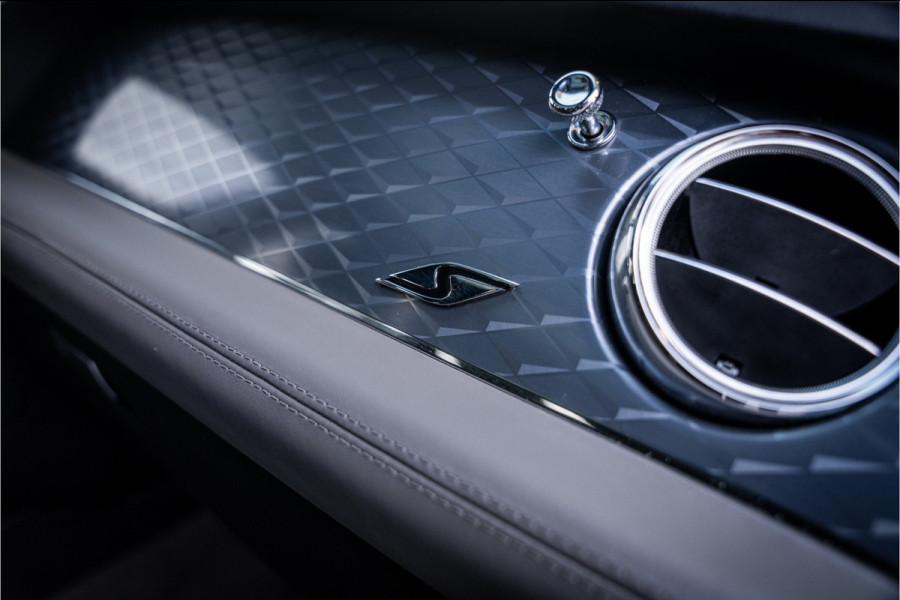 Bentley Bentayga 4.0 V8 S - Panorama | Keramisch | Naim | Luchtvering | 360 Camera