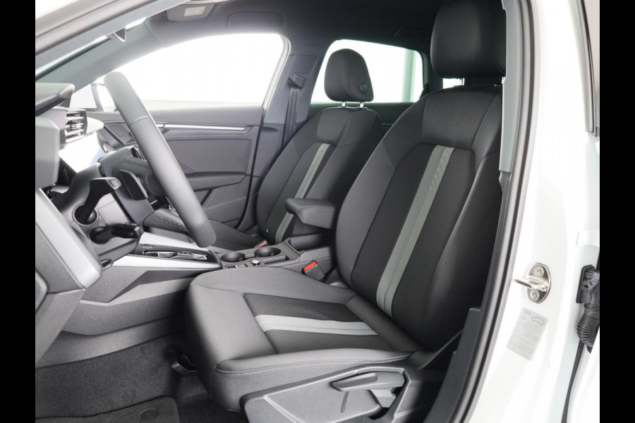 Audi A3 Sportback 40 TFSI e Pro Line 204pk | 18 inch Lichtmetalen velgen | Parkeercamera| Navigatie via App | Stoelverwarming
