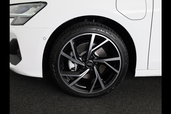 Audi A3 Sportback 40 TFSI e Pro Line 204pk | 18 inch Lichtmetalen velgen | Parkeercamera| Navigatie via App | Stoelverwarming