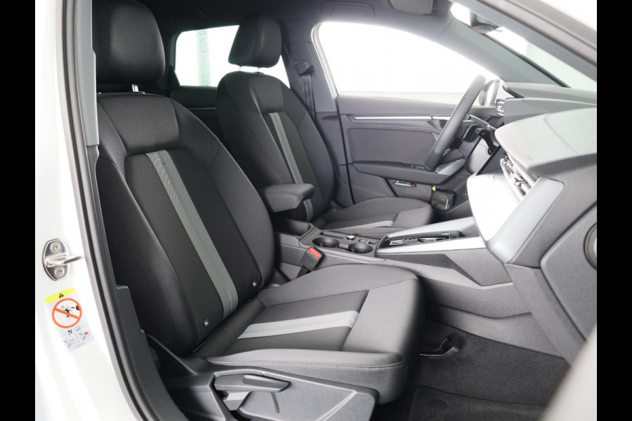 Audi A3 Sportback 40 TFSI e Pro Line 204pk | 18 inch Lichtmetalen velgen | Parkeercamera| Navigatie via App | Stoelverwarming