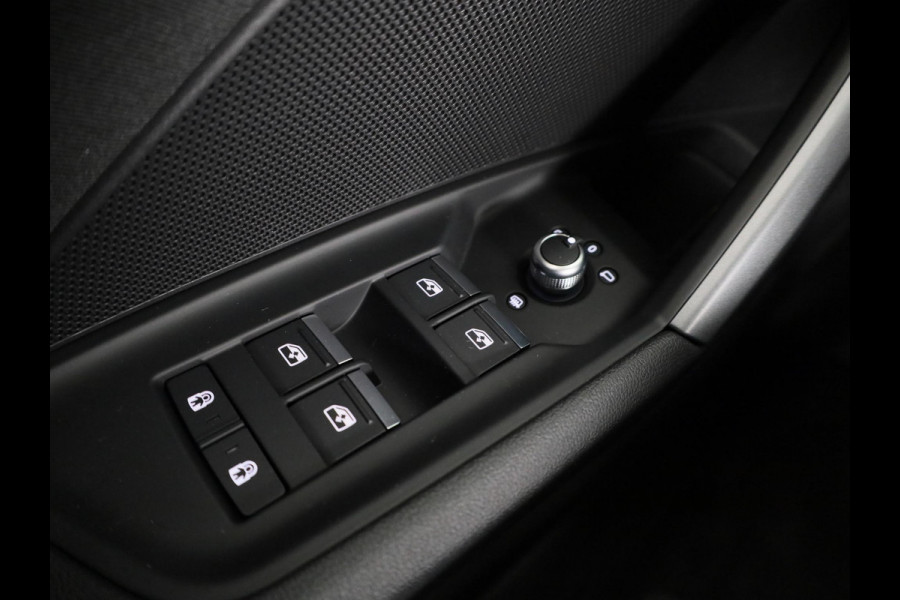 Audi A3 Sportback 40 TFSI e Pro Line 204pk | 18 inch Lichtmetalen velgen | Parkeercamera| Navigatie via App | Stoelverwarming