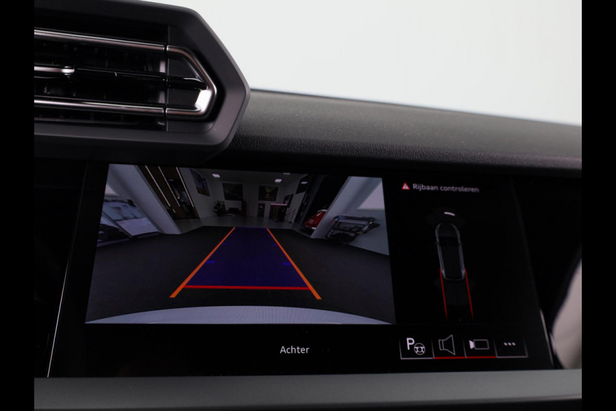 Audi A3 Sportback 40 TFSI e Pro Line 204pk | 18 inch Lichtmetalen velgen | Parkeercamera| Navigatie via App | Stoelverwarming