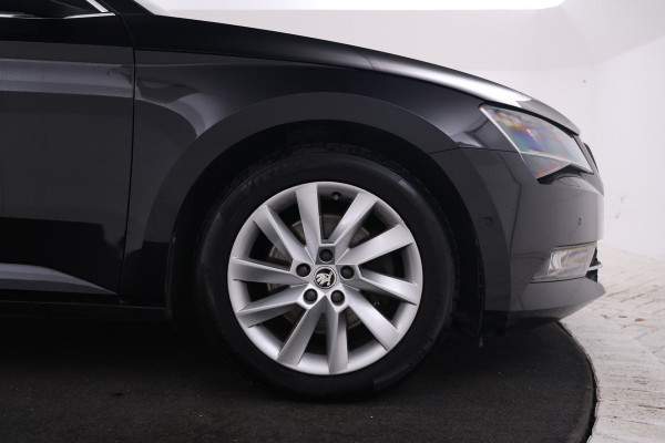 Škoda Superb Combi 1.5 TSI ACT Sportline Business Camera, Stoelverwarming, Panorama schuif/kantel, Apple Carplay